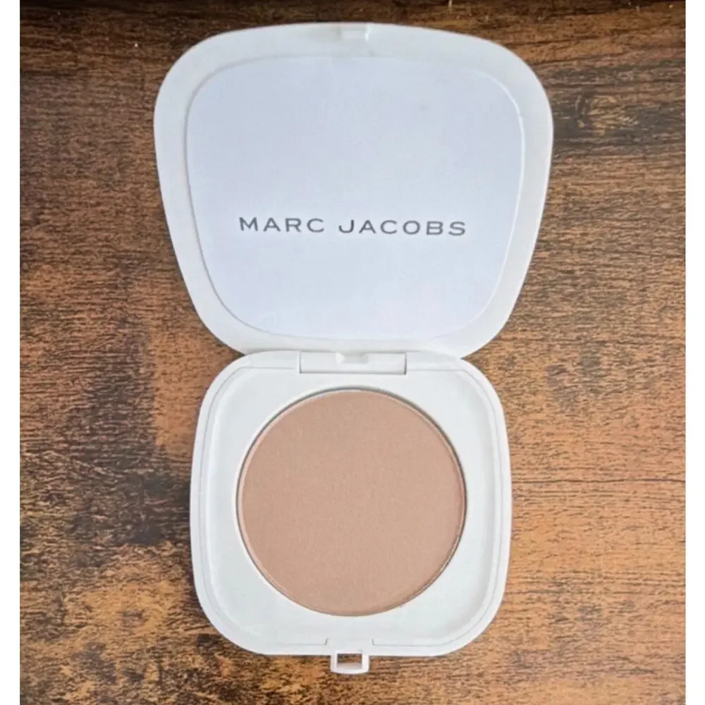 Marc Jacobs O!mega Bronze Pressed Powder Bronzer Coconut Tan-tastic 104